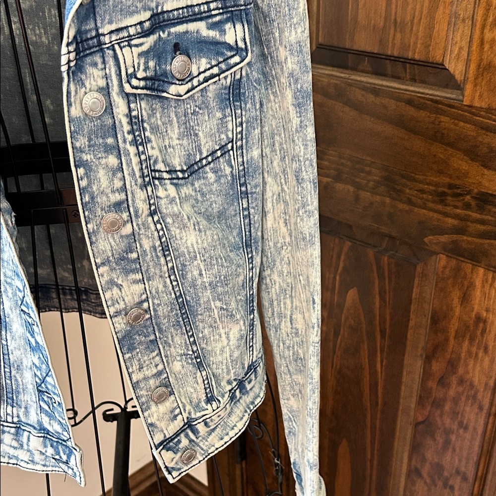 Distressed Blue Jean Jacket - Picture 5 of 8
